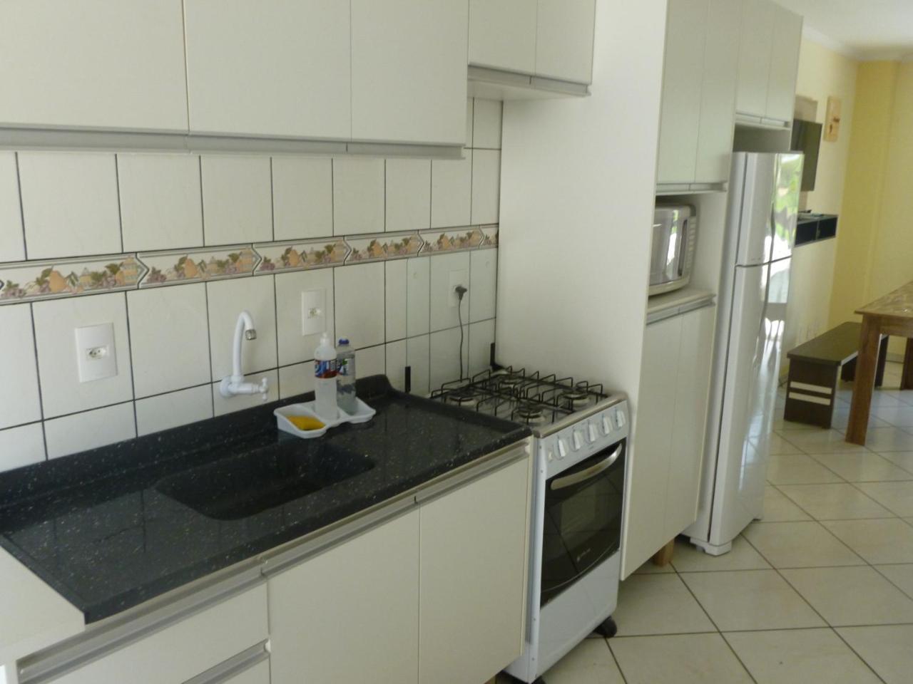 Apartamento 12 - Bombinhas - 200 Metros Da Praia ภายนอก รูปภาพ